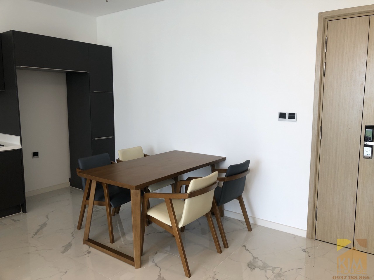 Luxurious spacious and airy apartment for rent at Sarina D2 KIM HOUSE